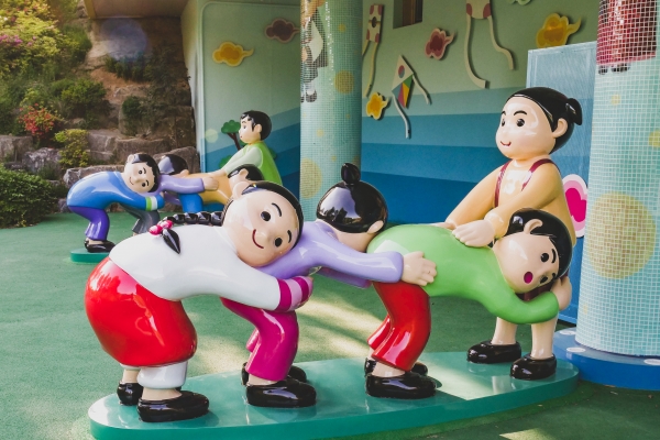 효문화마을관리원에 설치한 추억놀이 조형물