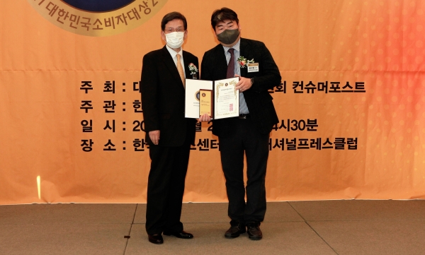 왼쪽부터 한국소비자협회 이승남 고문, KINS 정구영 경영지원본부장