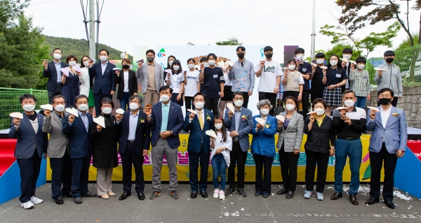 청양군, 29일 충남 최초 ‘청소년의 날’ 선포 단체사진