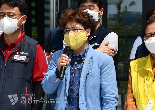 발언하는 전국공공연구노조 최숙 IBS지부장.