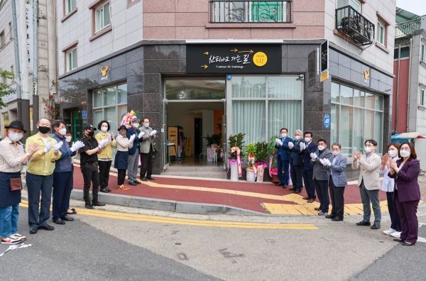 노랑카페 개점식 진행 모습