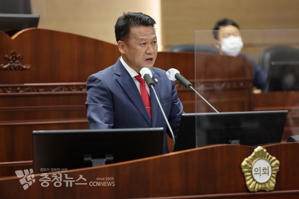 5분 발언하는 권오중 천안시의회 의원