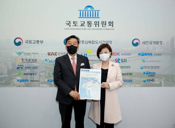 가세로군수 국도38호 이원-대산교량 국가상위계획 최종고시반영건의 국회방문(진선미 국토교통위원장)