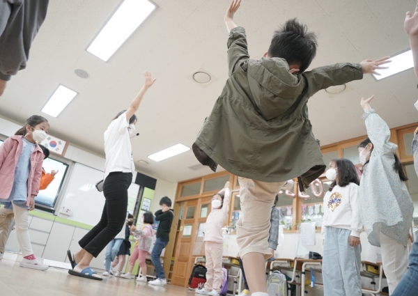 미르초에서 진행된 지역아동극축제 모습.