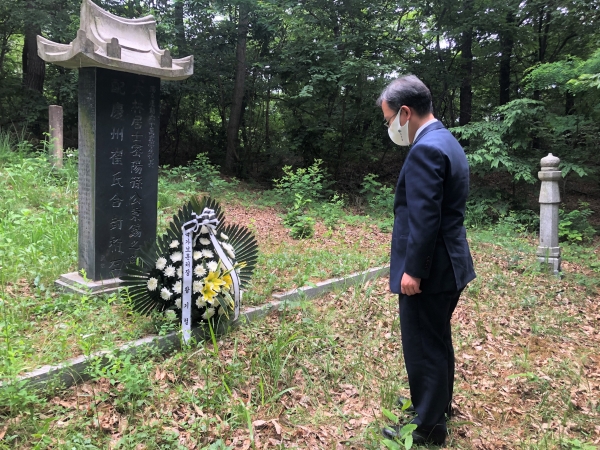 대전지방보훈청, 6.10만세운동 기념일 계기관내 애국지사 묘소 참배