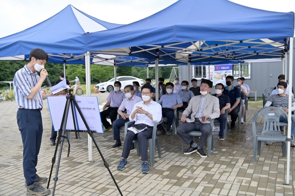 김정섭 시장 지난 11일 금강신관공원 현장을 찾아 시민 편의시설 확충방안 모색