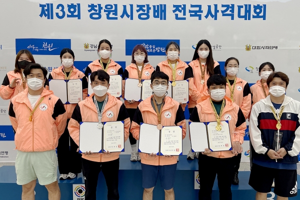 제3회 창원시장배 전국사격대회 후 메달획득 기념 단체사진