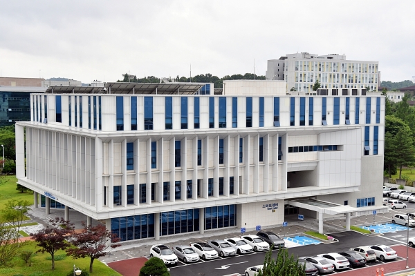 대전 유성구 한국조폐공사 본사 스마트센터내 상생협력센터 콤비가 조성돼 있다. 스마트센터 전경.