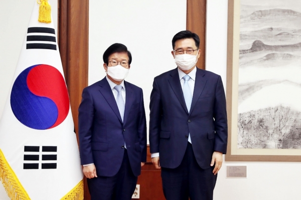 박병석 국회의장 면담 * 김춘진 사장(오른쪽), 박병석 국회의장(왼쪽)