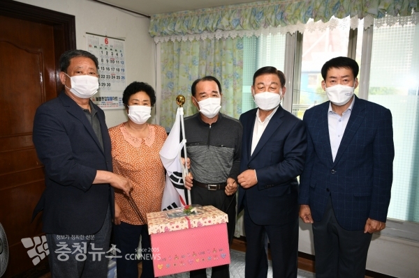 호국보훈의 달 보훈가족 위문 기념촬영