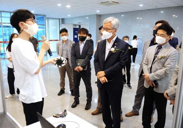 집중학기제 졸업연구작품 전시회 개최 모습