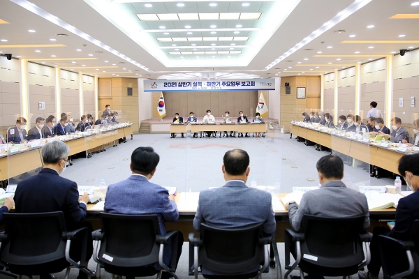 28일 시청 대회의실에서 열린 ‘상반기 실적 및 하반기 주요업무 보고회’ 모습