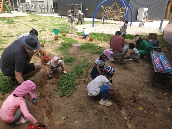 다문화 가족의 놀이지원을 위한 행복씨앗 나눔 프로그램 운영