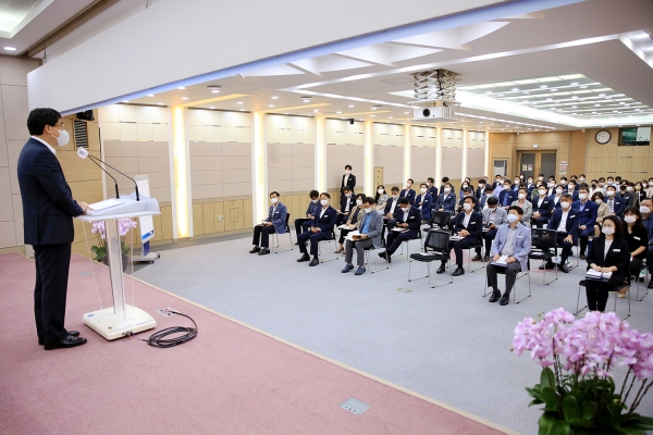 1일 시청 대회의실에서 열린 7월 직원 월례회의 모습