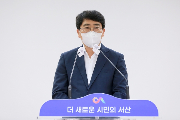 맹정호 서산시장이 1일 시청 대회의실에서 열린 7월 월례회의에서 연설하는 모습