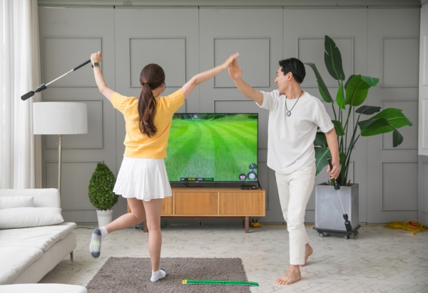 골프존이 오는 7일부터 다음 달 4일까지 가정용 골프 시뮬레이터 신제품 ‘비전홈’ 출시를 앞두고 크라우드 펀딩을 진행한다.