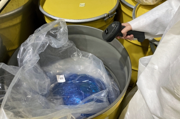 한국원자력연구원이 폐기물 정보를 QR코드에 담아 폐기물 발생 시점부터 정보관리시스템으로 통합 관리한다