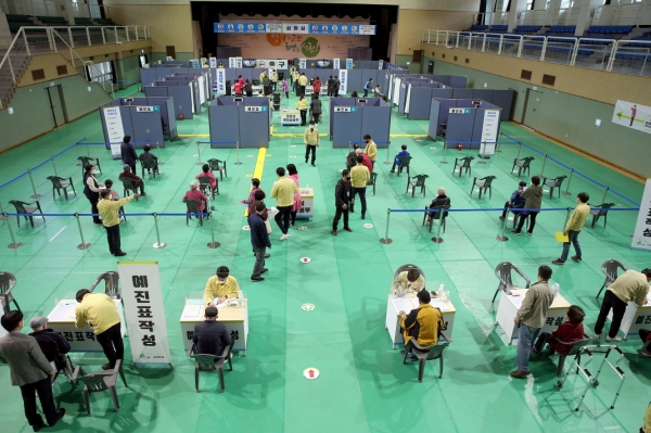 코로나19 예방접종 현장 모습