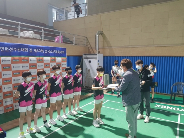 대전자양초 배드민턴 단체전 시상사진