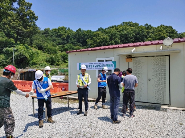 교통안전 캠페인 실시 모습