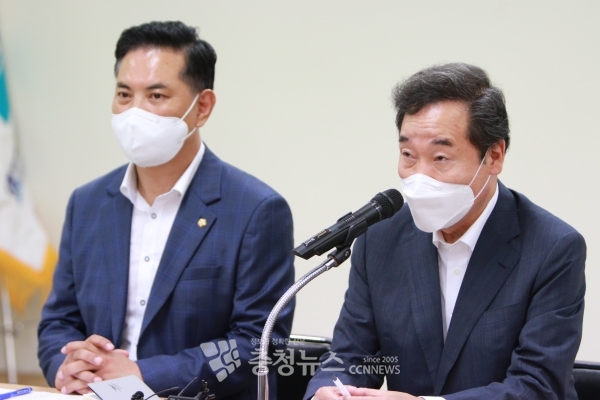 이낙연(우) 전 대표와 박영순 의원