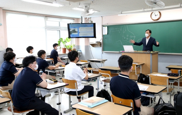 설동호 교육감 학교현장 방문 모습