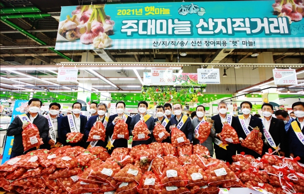 지난 6월 30일 농협유통센터 양재점 내부행사장 방문, 단체사진