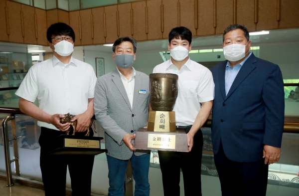 태안군 씨름단 운영 (왼쪽에서 세번째가 최영원 선수, 7월9일)