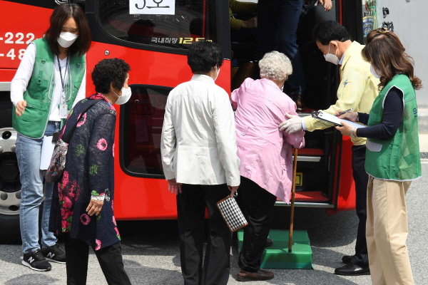 대전 중구, 코로나19백신 예방접종센터 운영 100일( 백신접종 후 안전귀가 모습)