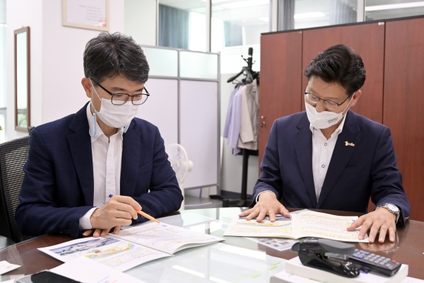 지난 29일 기획재정부를 방문해 정부예산 확보에 총력중인 김정섭 시장