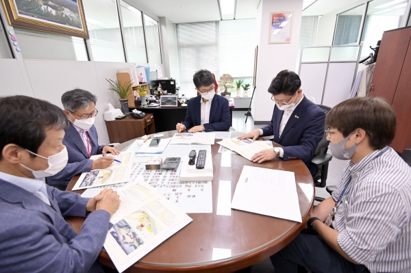 지난 29일 기획재정부를 방문해 정부예산 확보에 총력중인 김정섭 시장