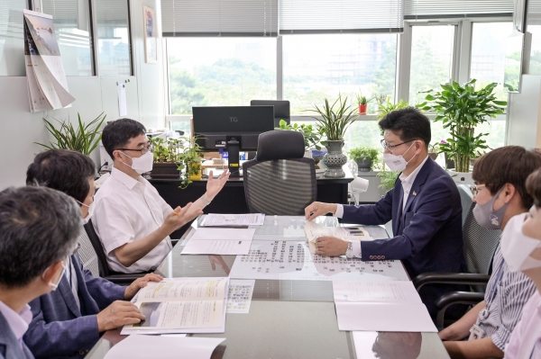 지난 29일 기획재정부를 방문해 정부예산 확보에 총력중인 김정섭 시장