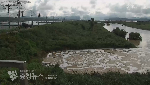 논산-왕전배수장 홍수배제 모습 토출부(무인)