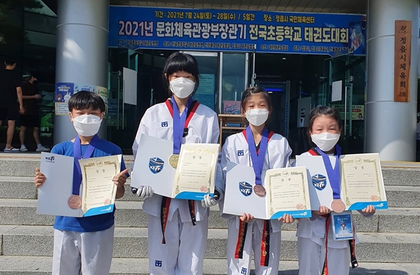 왼쪽부터 장윤혁, 이은서, 류수인, 김민서 학생