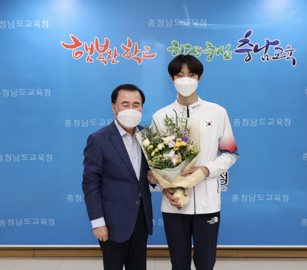 김지철 충남교육감과 도교올림픽 태권도 동메달 장준 선수