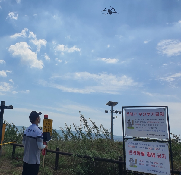 지난 9일 태안해양경찰서가 민·관 합동으로 삼봉·기지포 해수욕장에서 드론을 이용한 수색구조 훈련을 진행했다.