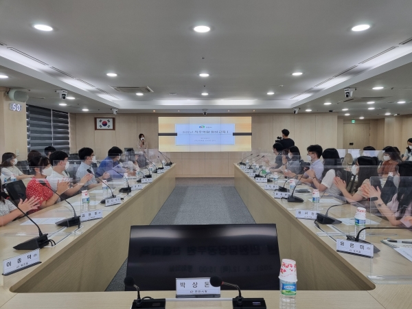 신규 민원담당공무원 친절교육 모습