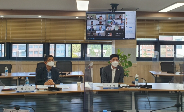 한밭대학교는 지난 19일 교내에서 온․오프라인으로 5차년도 LINC+위원회를 개최하고 내외부 위원들이 다양한 산학협력 방안을 모색했다.