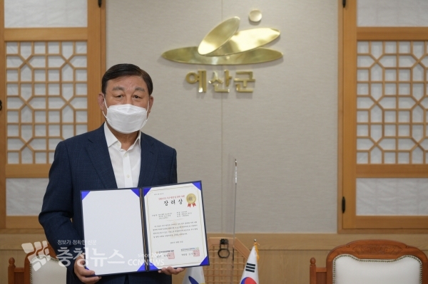 우수행정 및 정책사례 선발대회 장려상 수상 기념촬영