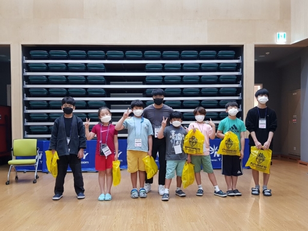 충남아산FC, 진로톡투유 ‘무엇이든지 물어보실’ 강의 진행 모습