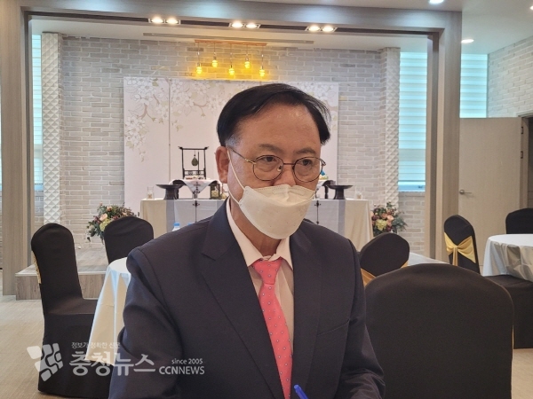 이명수 국민의힘 충남도당위원장은 26일 당원간담회를 마치고 지역 언론인과 인터뷰를 가졌다. / 조홍기 기자