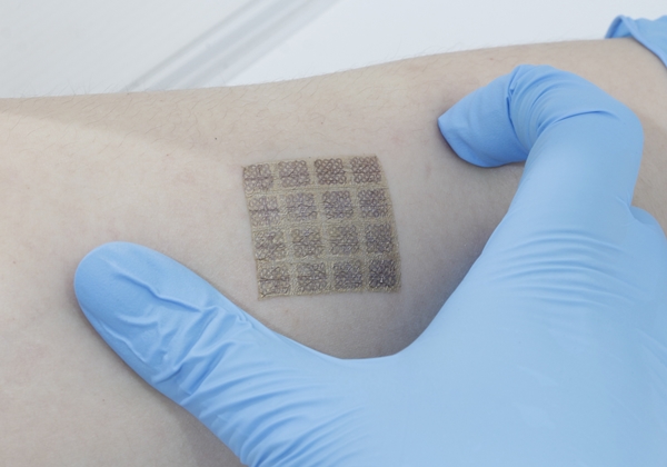 개발한 나노박막 전극을 이용해 제작한 다기능 웨어러블 디바이스