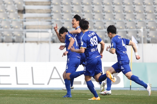 충남아산FC 경기모습