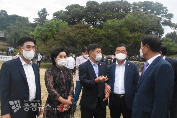 이응우 전 계룡시장 후보, 박영자 논산시의원, 박승용 논산시의원, 이계천 논산시의원의 모습도 보였다