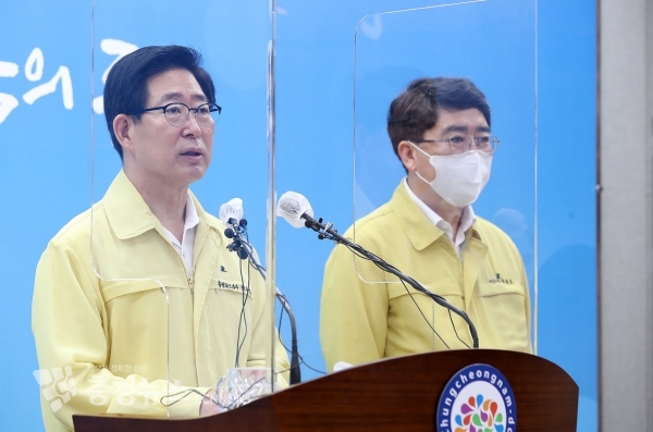 충남공항 기본계획 수립비 15억원이 내년도 정부 예산안에 반영되면서 기대감이 커지고 있다. (왼쪽부터 양승조 충남도지사, 맹정호 서산시장)
