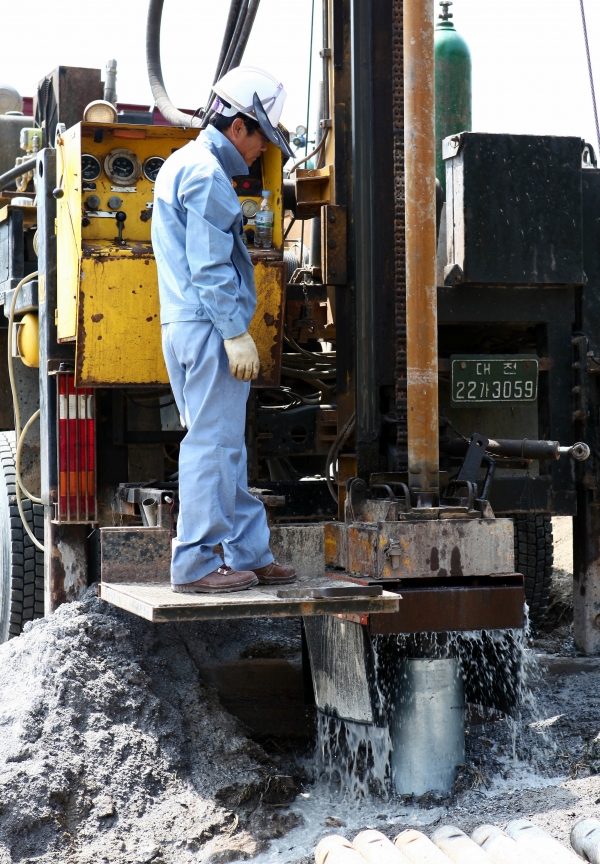 농어촌공사는 매년 고수온과 한파로 어려움을 겪는 양식어가의 경영불안해소를 위해 지하해수 개발 적지조사를 올해 148곳까지 완료할 계획이다