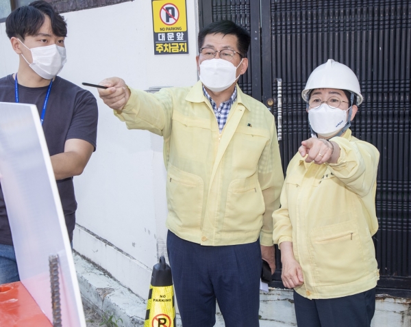 중리근린공원 하부 공영주차장 조성 사업 현장 방문 사진