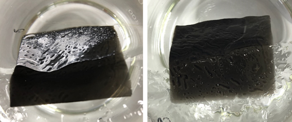 왼쪽은 신규 공정으로 제작된 전극층. 초발수층이 육안으로도 관측 가능다. 오른쪽은 기존 데칼전사 공정으로 제작된 전극층.