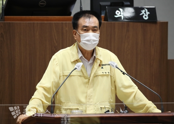 충남도의회 방한일 의원이 제331회 임시회에서 도정질의를 하고 있다.(사진=충남도의회)