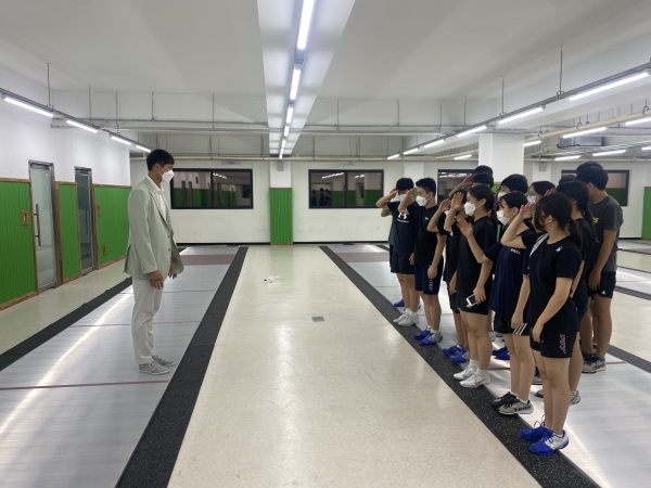 올림픽 펜싱 금메달 오상욱, 대전매봉중 방문 후배 격려 모습